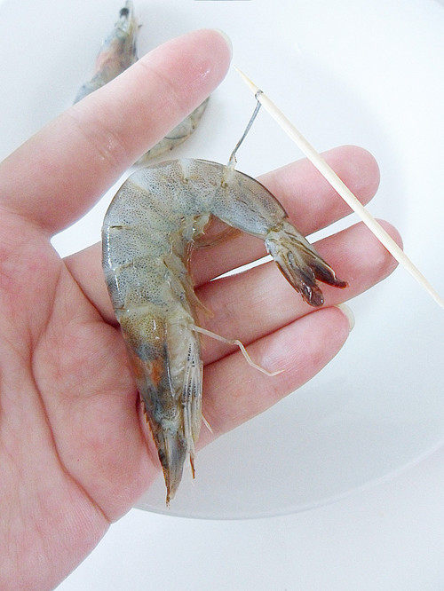 椒盐虾串步骤3
