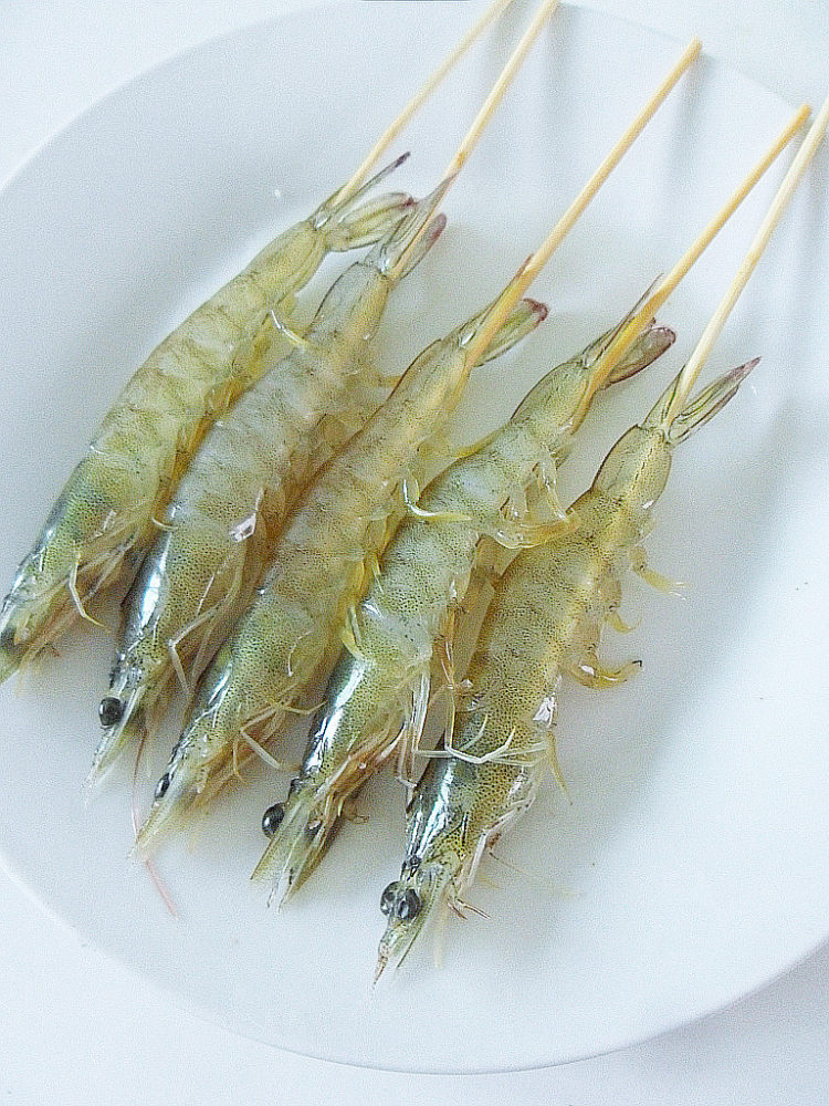 椒盐虾串步骤5