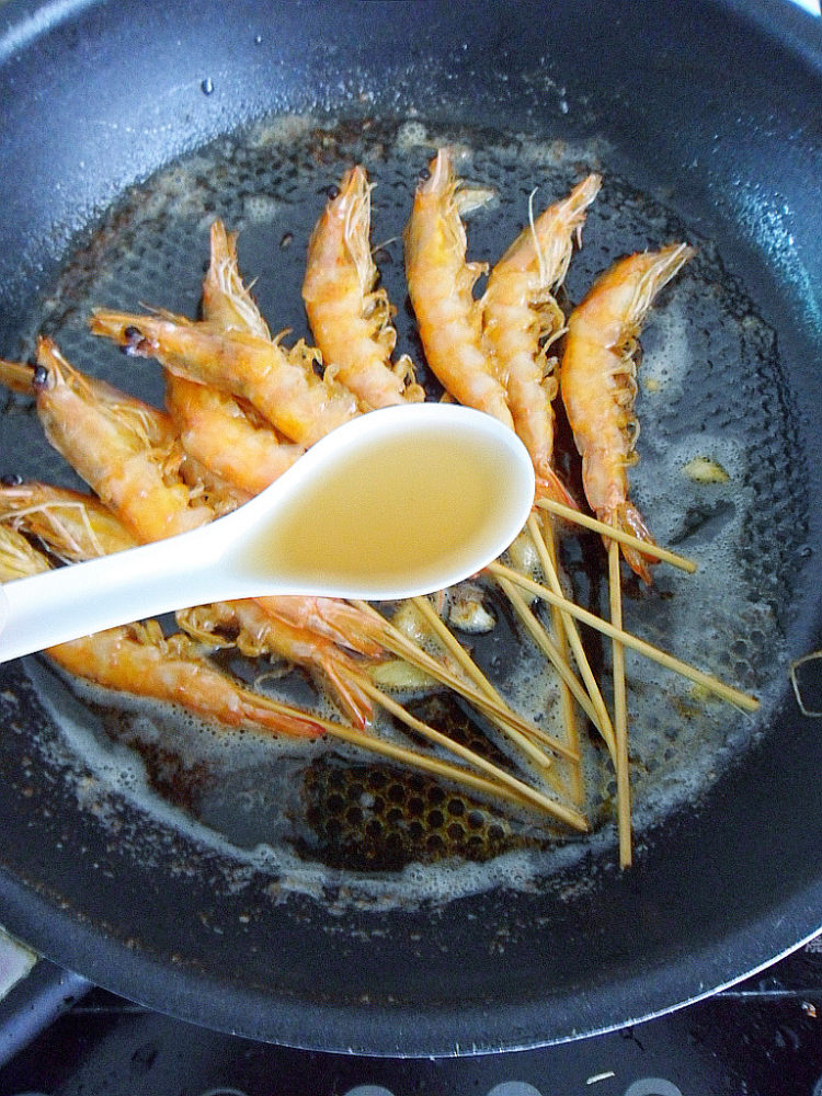 椒盐虾串步骤10