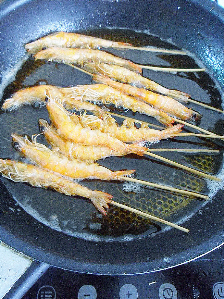 椒盐虾串步骤8