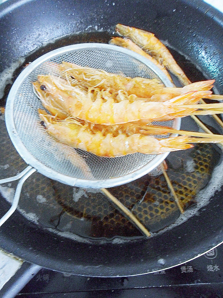 椒盐虾串步骤7