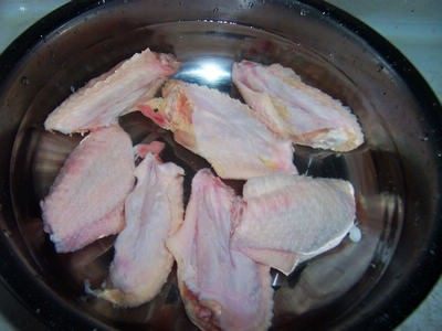 蒜香鸡翅串步骤1