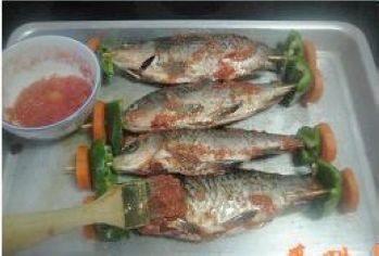 茄汁辣味烤鲫鱼步骤6
