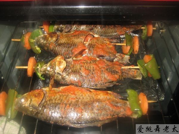 茄汁辣味烤鲫鱼步骤9