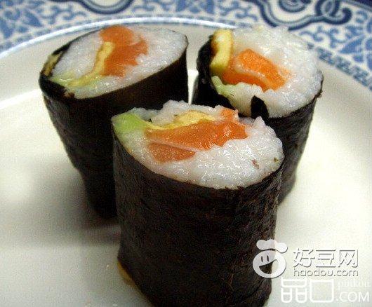 鳗鱼三文鱼寿司卷