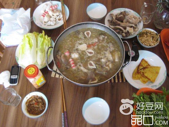 猪骨酸菜火锅