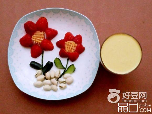 草莓花朵早餐