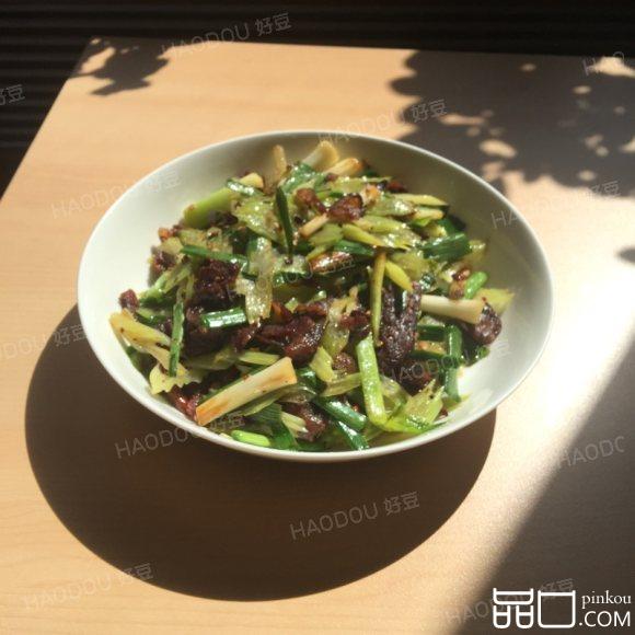 腊肠炒芹菜