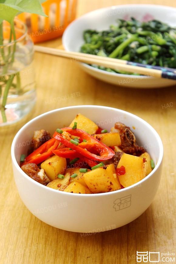 土豆焖排骨