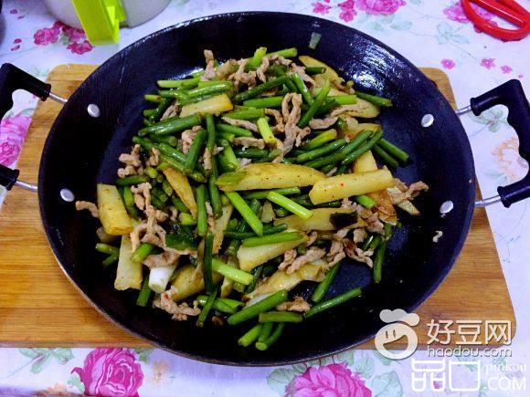 蒜薹土豆小炒肉