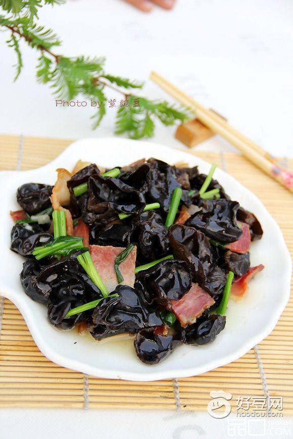 木耳炒腊肉