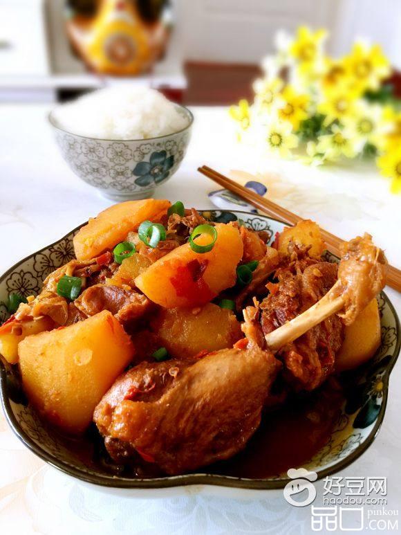 川味鸭腿炖土豆