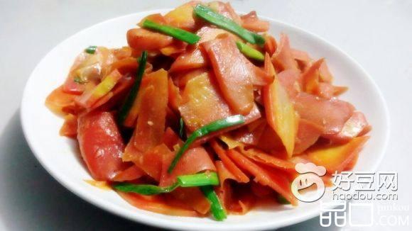 胡萝卜炒蒜苗