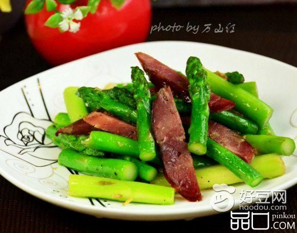 芦笋炒腊肠