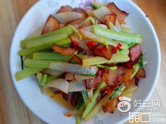 芹菜洋葱炒腊肉