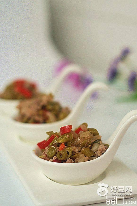 酸豆角萝卜丁炒肉末