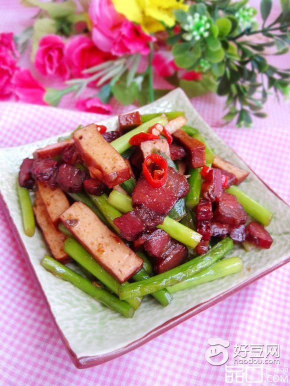 腊肉炒蒜苔香干