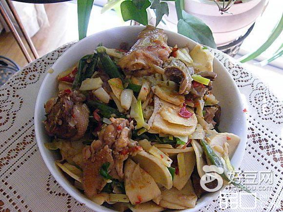 冬笋烧土鸡