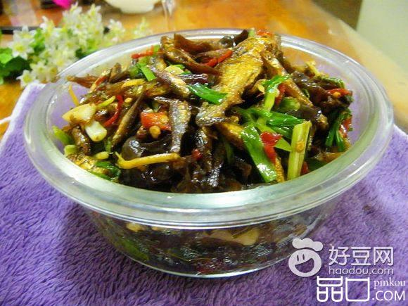 碎鱼炒木耳