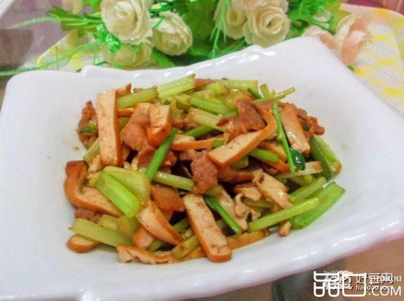 芹菜香干炒肉