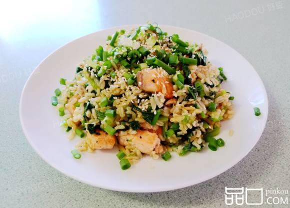 三文鱼菠菜炒糙米饭