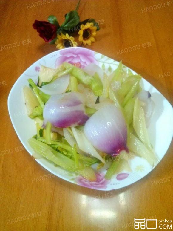 洋葱炒芹菜