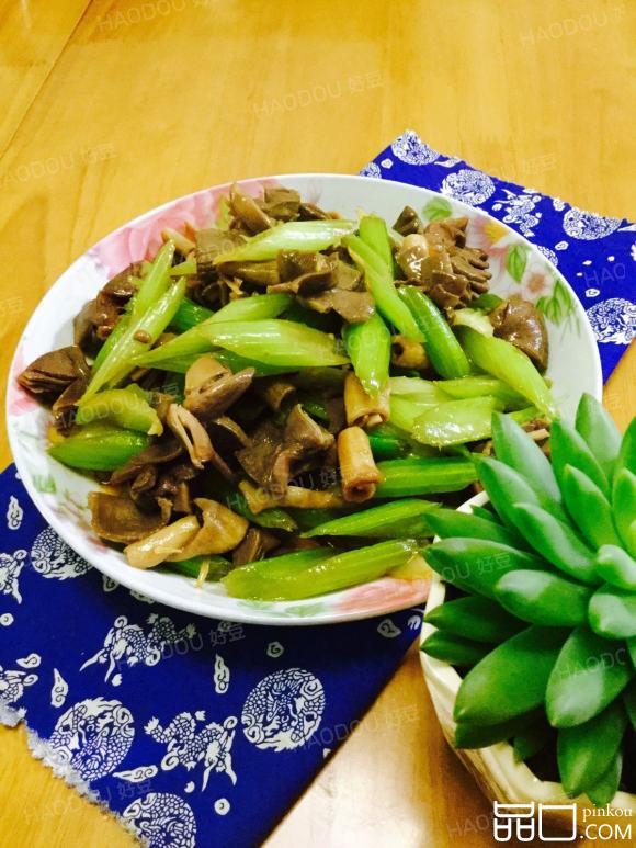 西芹炒鸡胗