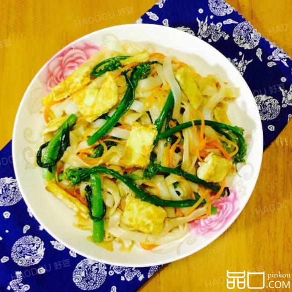 菜心炒河粉