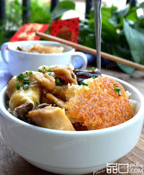 香菇鸡腿煲仔饭