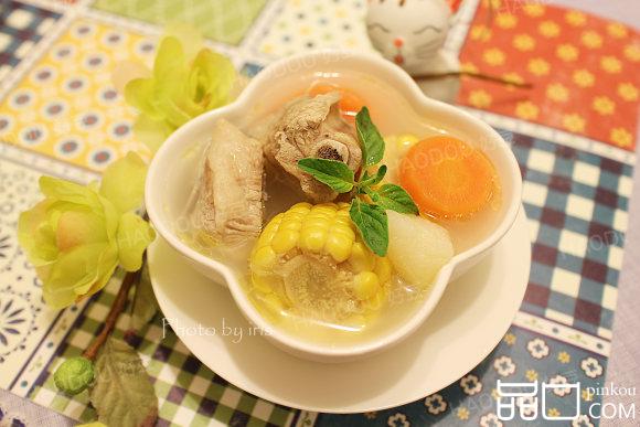 玉米土豆红萝卜排骨汤
