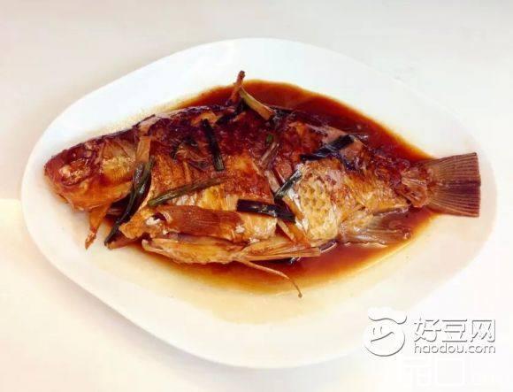 红焖鲫鱼