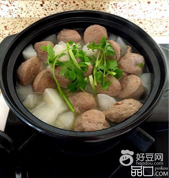 萝卜牛肉丸砂锅煲