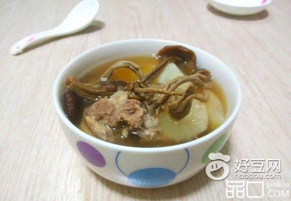 猪骨萝卜茶树菇汤