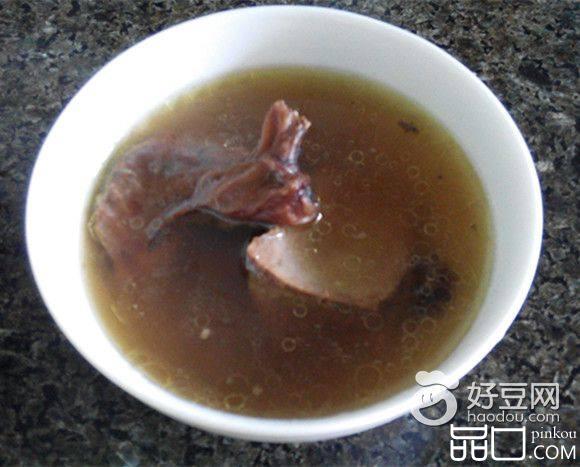 黑豆老鼠干煲猪骨汤