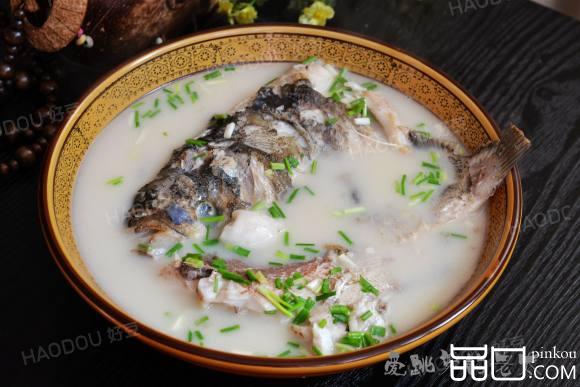 大锅炖鲢鱼