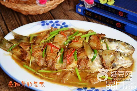 五花肉烧鲻鱼