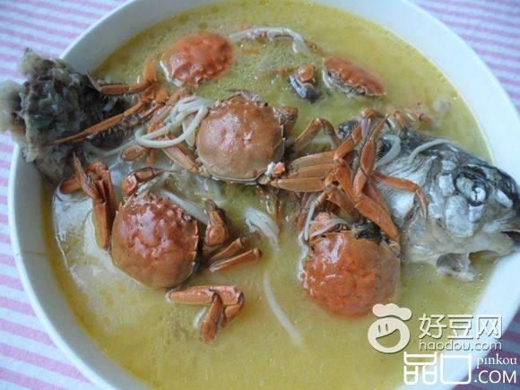 螃蟹望鲫鱼