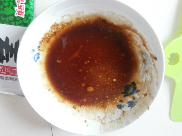卤汤火腿肠寿司步骤1