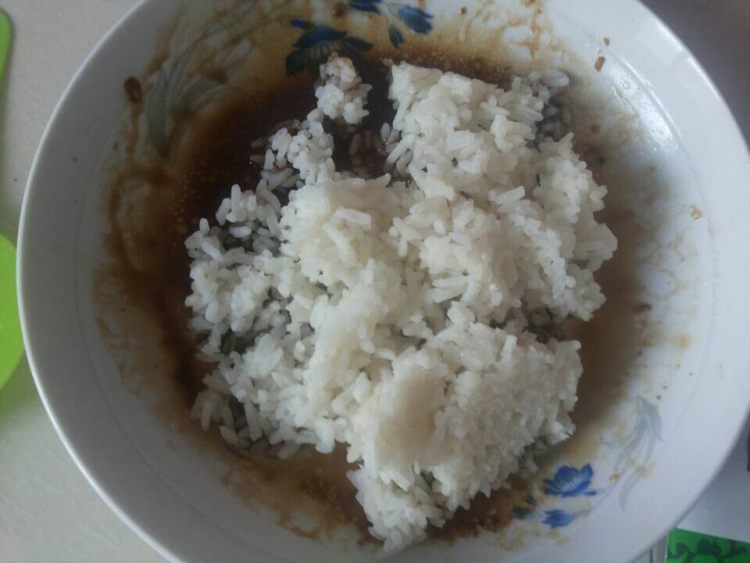 卤汤火腿肠寿司步骤2