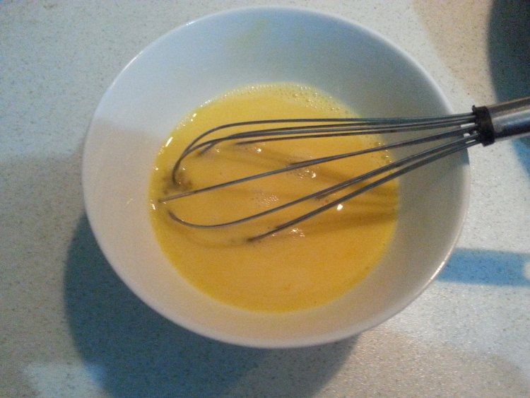 金枪鱼紫菜包饭步骤1