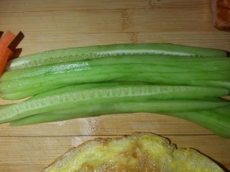 金枪鱼紫菜包饭步骤4