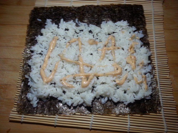 金枪鱼紫菜包饭步骤7