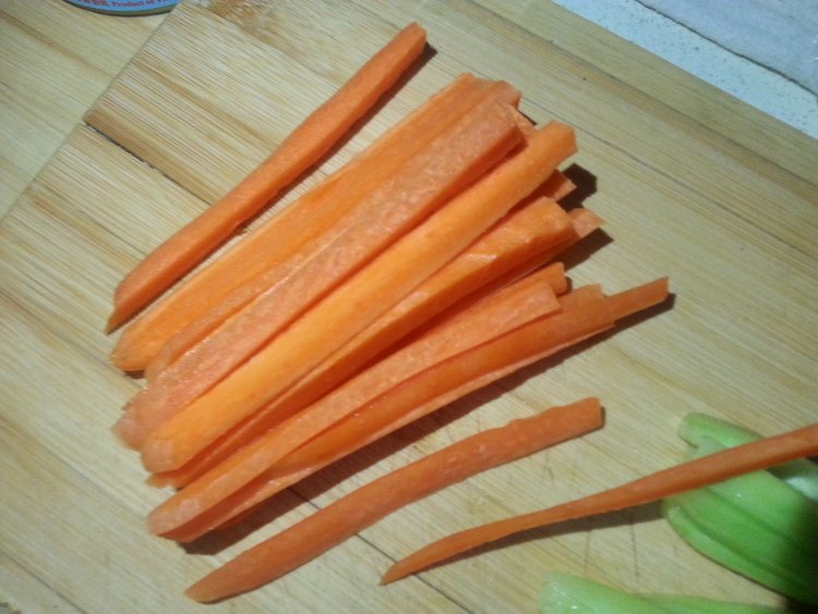 金枪鱼紫菜包饭步骤5