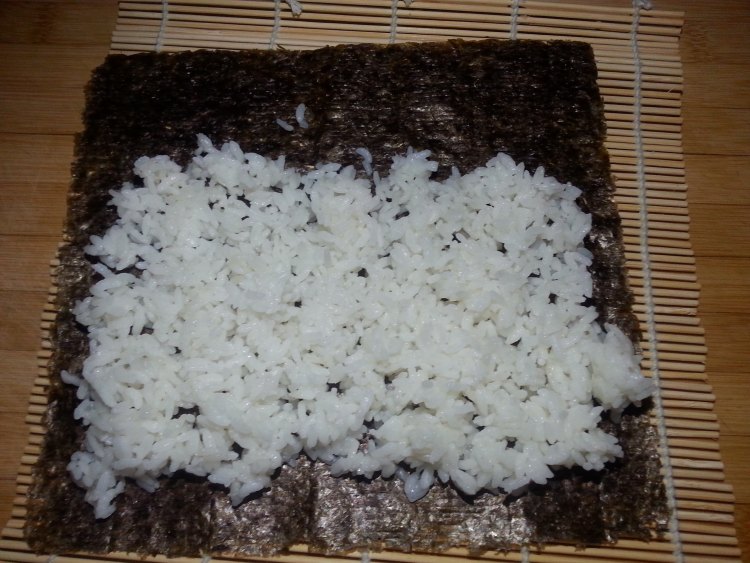 金枪鱼紫菜包饭步骤6