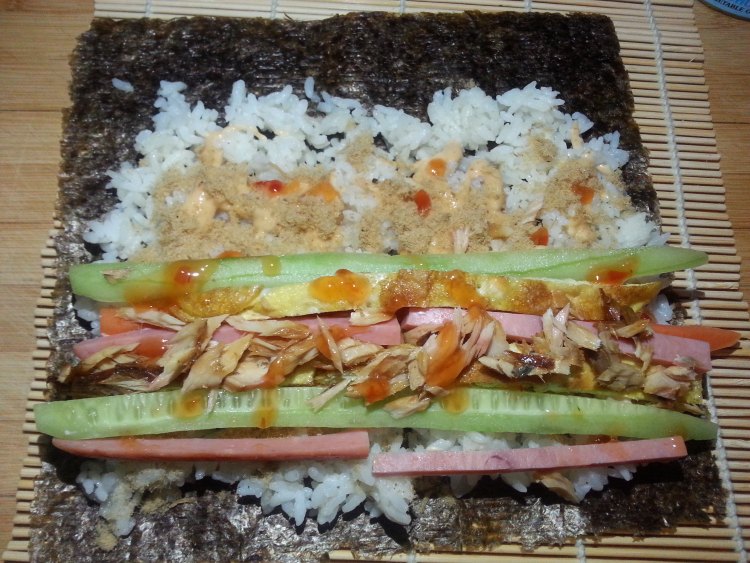 金枪鱼紫菜包饭步骤9