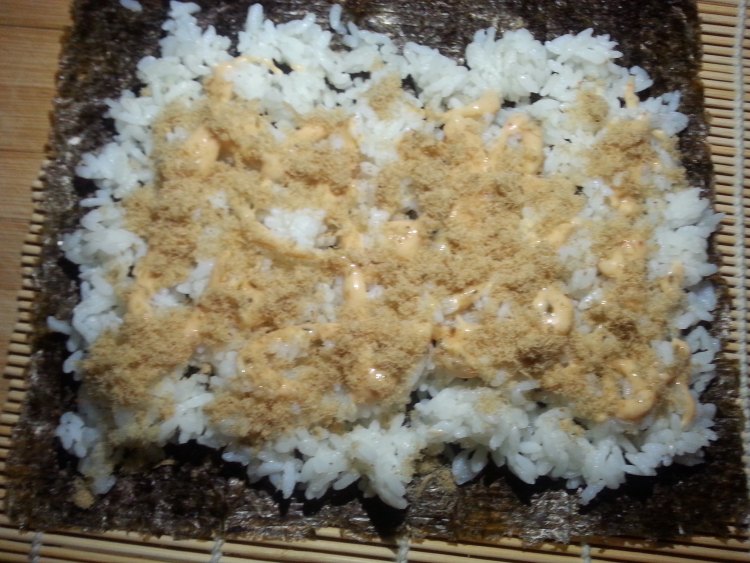 金枪鱼紫菜包饭步骤8