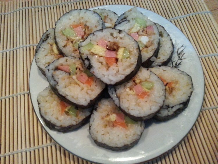 金枪鱼紫菜包饭步骤12