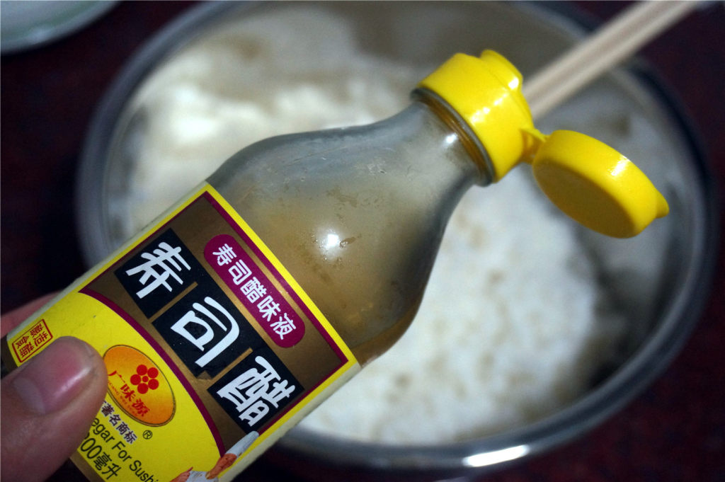 双色蟹籽寿司步骤2