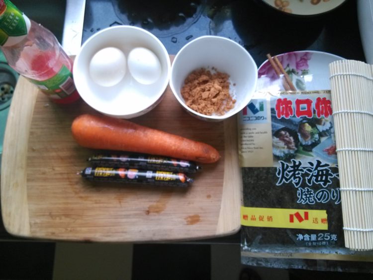 番茄沙拉寿司步骤1