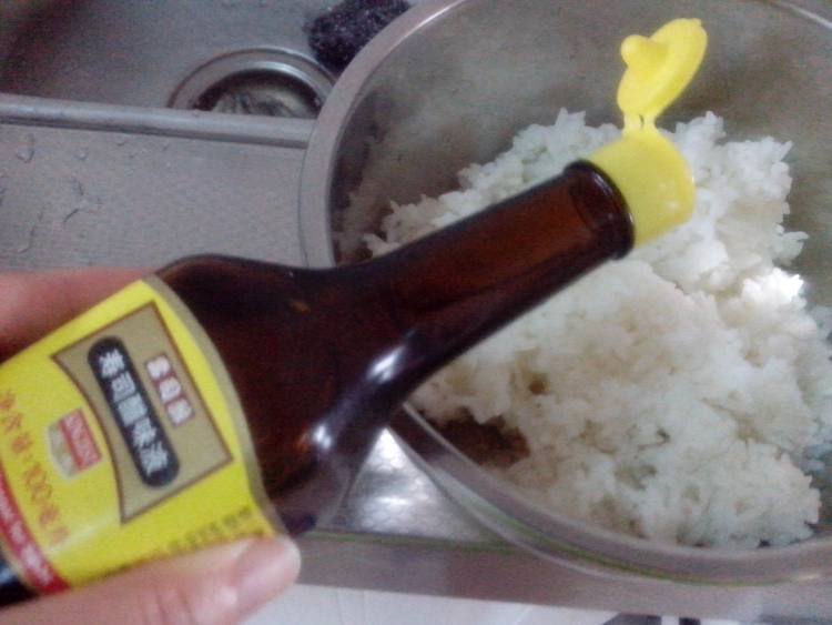 辣白菜寿司步骤1